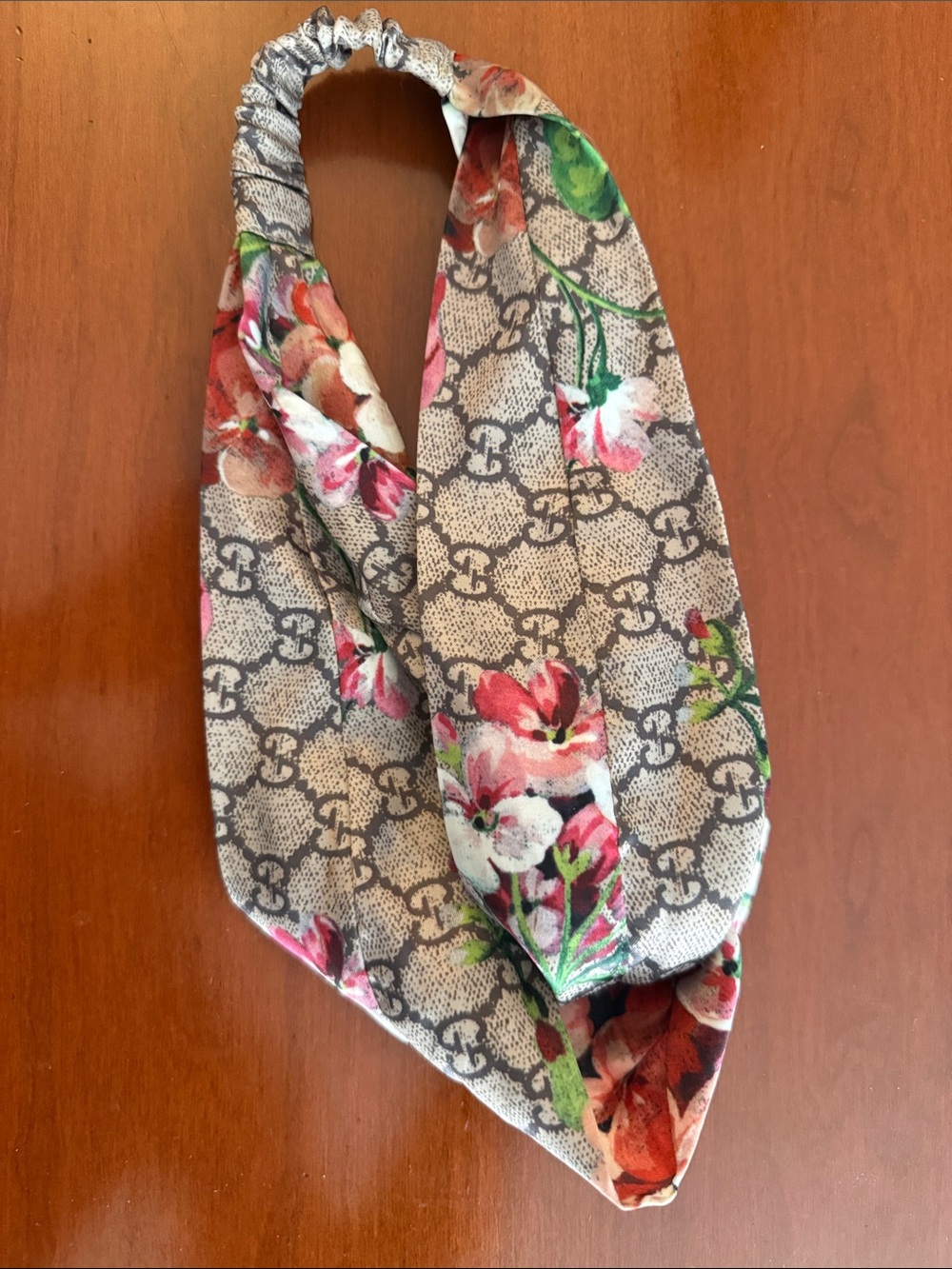 Gucci Floral Logo Print Turban Headband in Pink, Green and Beige - Picture 3 of 3